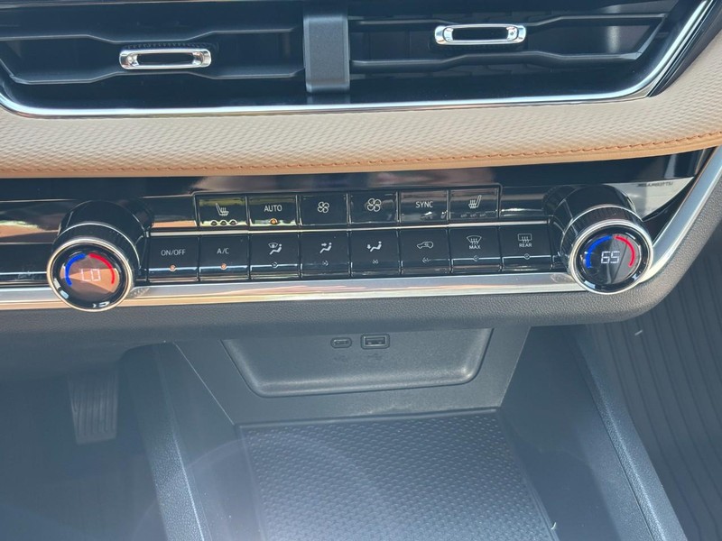 Chevrolet Equinox Vehicle Full-screen Gallery Image 18