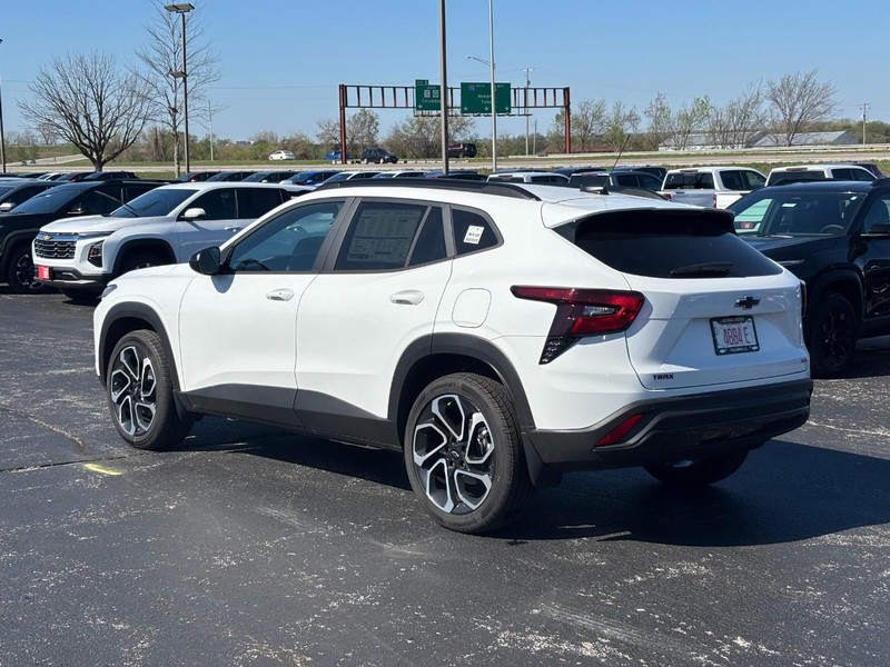 Chevrolet Trax Vehicle Full-screen Gallery Image 3