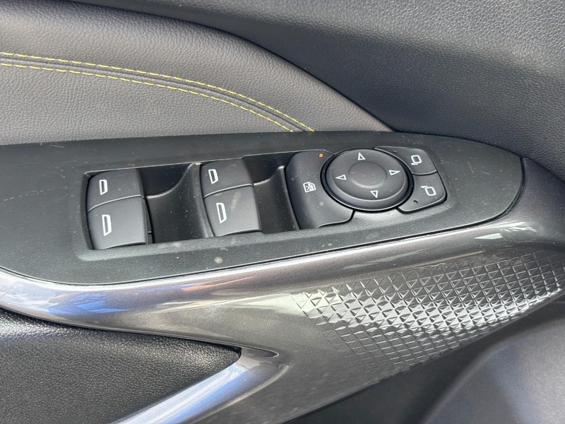 Chevrolet Trax Vehicle Full-screen Gallery Image 11