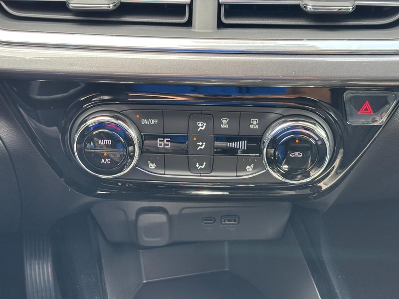 Chevrolet Trax Vehicle Full-screen Gallery Image 17