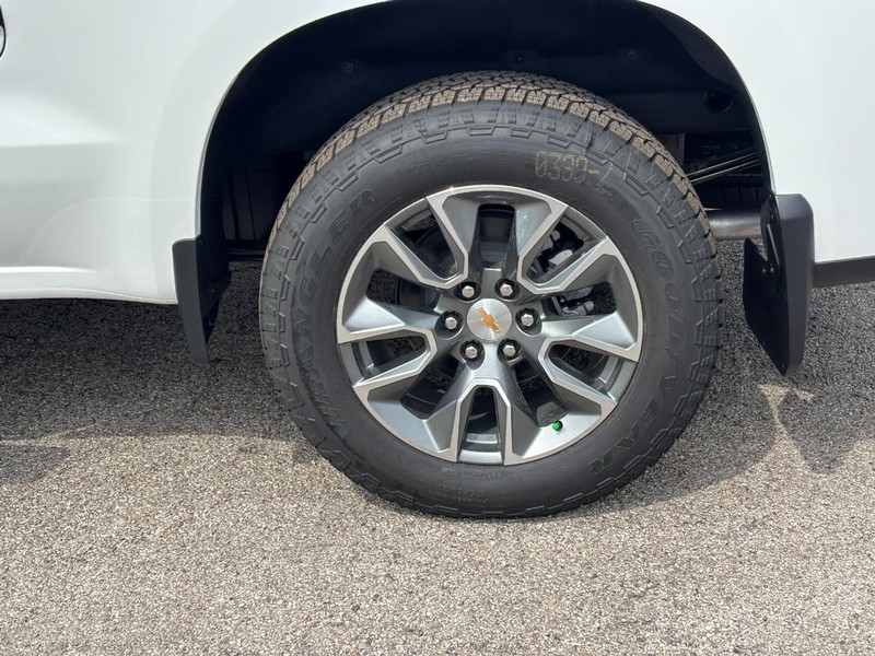 Chevrolet Silverado 1500 Vehicle Full-screen Gallery Image 4