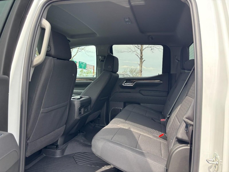 Chevrolet Silverado 1500 Vehicle Full-screen Gallery Image 5