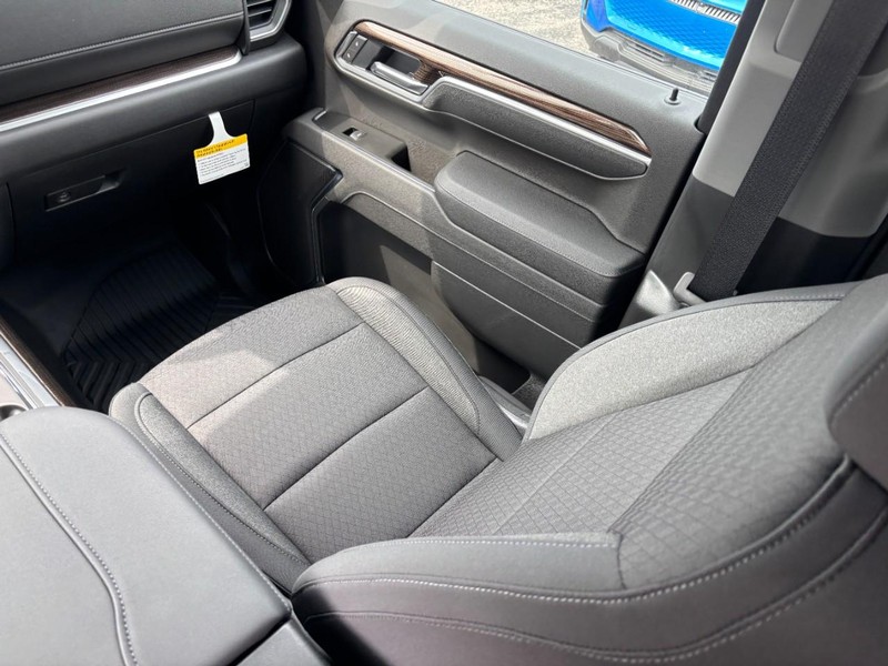 Chevrolet Silverado 1500 Vehicle Full-screen Gallery Image 9
