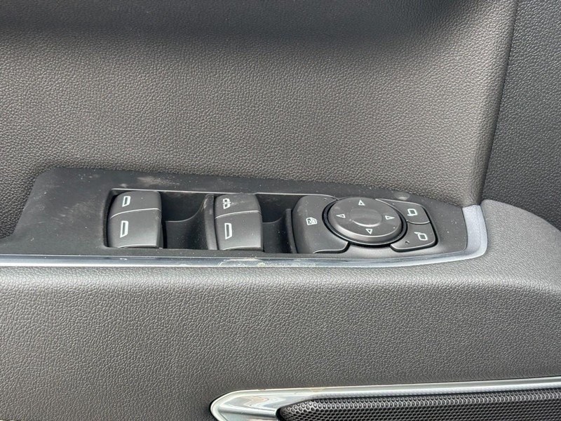 Chevrolet Silverado 1500 Vehicle Full-screen Gallery Image 11