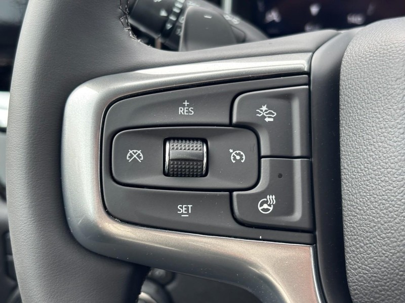 Chevrolet Silverado 1500 Vehicle Full-screen Gallery Image 12