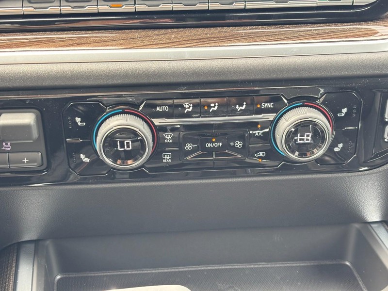 Chevrolet Silverado 1500 Vehicle Full-screen Gallery Image 17