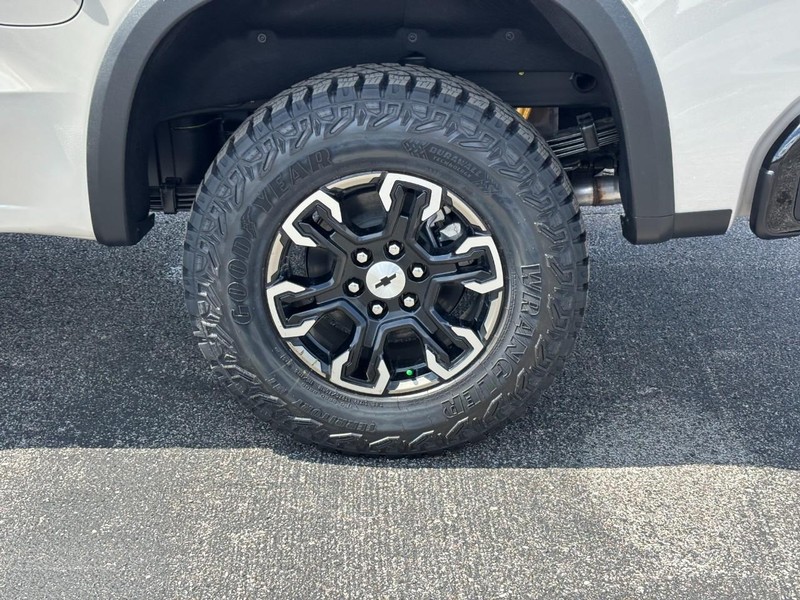 Chevrolet Silverado 1500 Vehicle Full-screen Gallery Image 4