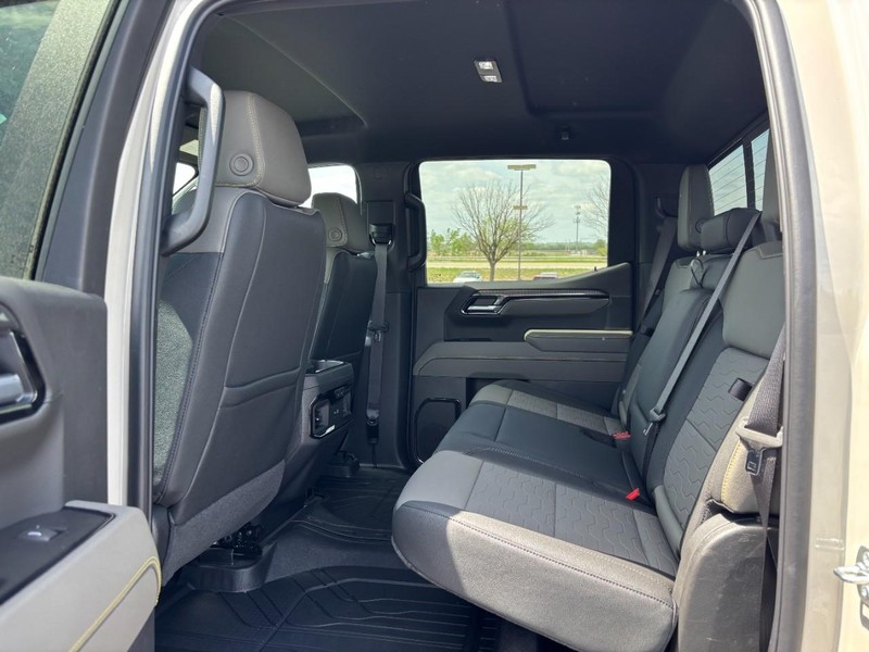 Chevrolet Silverado 1500 Vehicle Full-screen Gallery Image 5