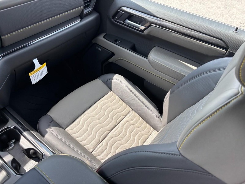 Chevrolet Silverado 1500 Vehicle Full-screen Gallery Image 9