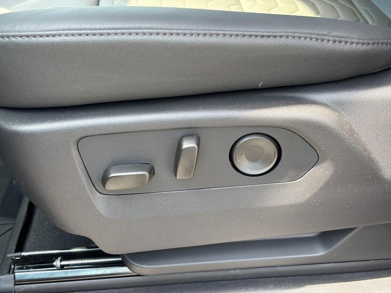 Chevrolet Silverado 1500 Vehicle Full-screen Gallery Image 10