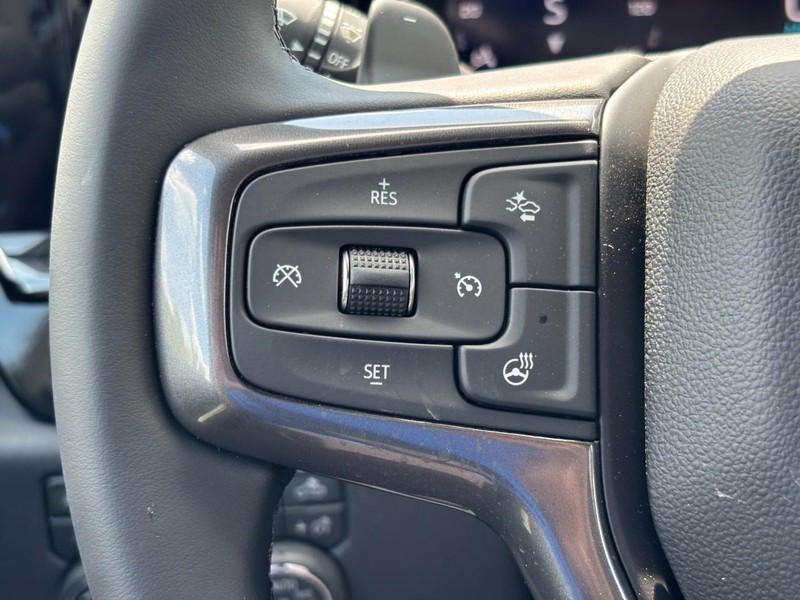 Chevrolet Silverado 1500 Vehicle Full-screen Gallery Image 12