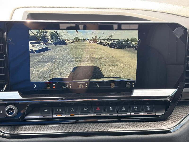 Chevrolet Silverado 1500 Vehicle Full-screen Gallery Image 17