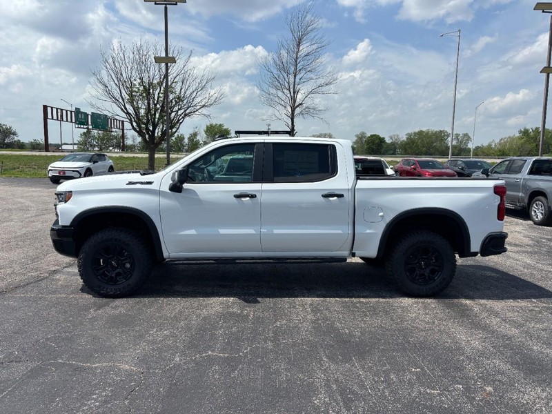 Chevrolet Silverado 1500 Vehicle Full-screen Gallery Image 2