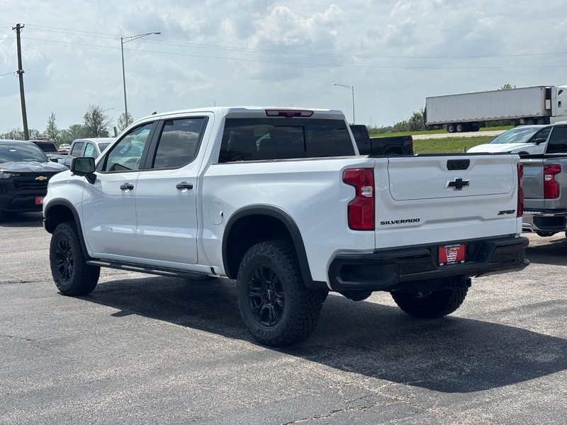 Chevrolet Silverado 1500 Vehicle Full-screen Gallery Image 3