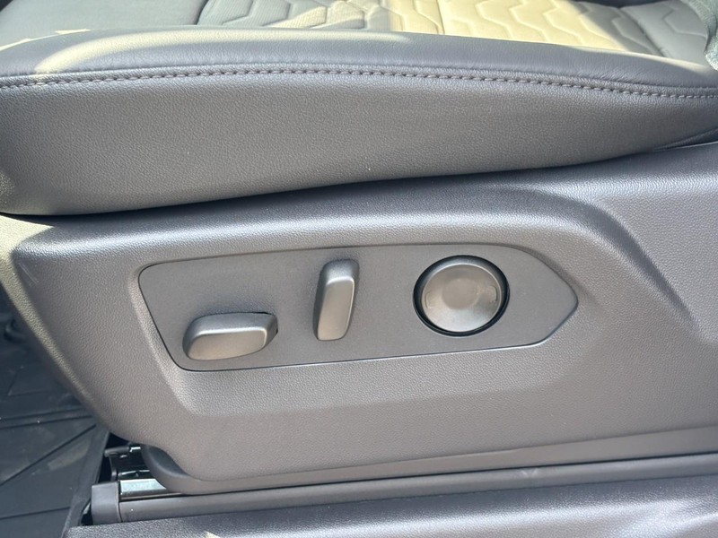 Chevrolet Silverado 1500 Vehicle Full-screen Gallery Image 10
