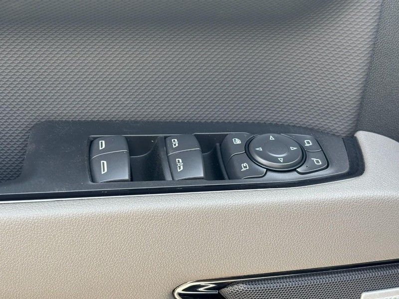 Chevrolet Silverado 1500 Vehicle Full-screen Gallery Image 11