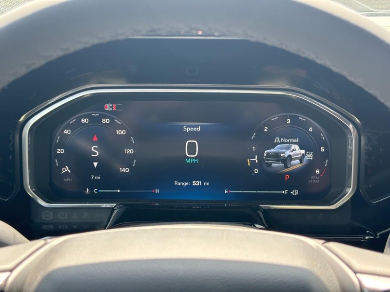 Chevrolet Silverado 1500 Vehicle Full-screen Gallery Image 15