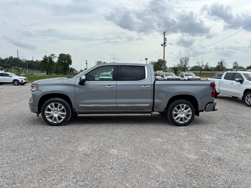 Chevrolet Silverado 1500 Vehicle Full-screen Gallery Image 2