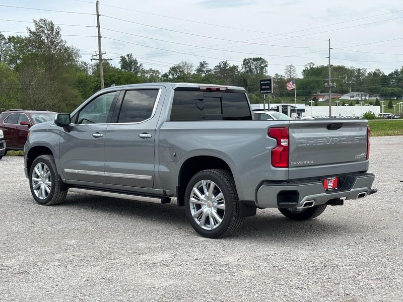 Chevrolet Silverado 1500 Vehicle Full-screen Gallery Image 3