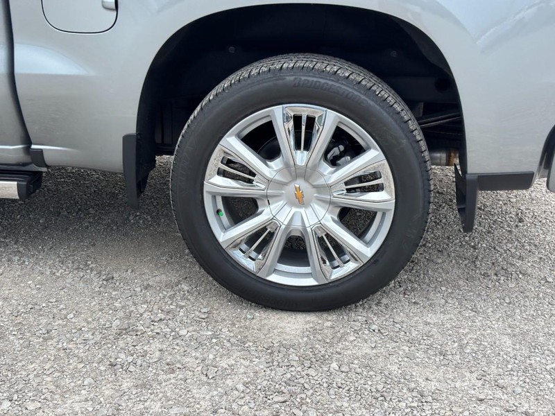 Chevrolet Silverado 1500 Vehicle Full-screen Gallery Image 4