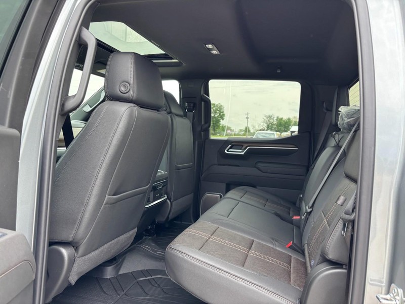Chevrolet Silverado 1500 Vehicle Full-screen Gallery Image 5