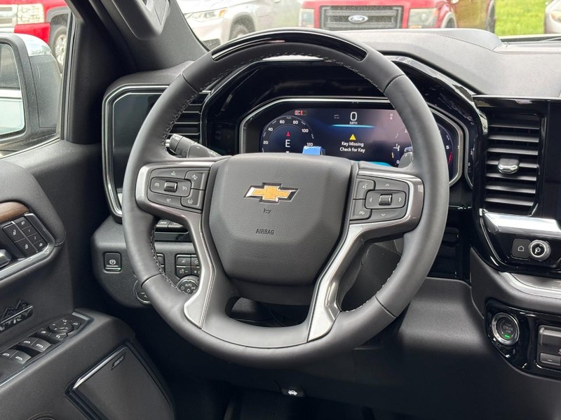 Chevrolet Silverado 1500 Vehicle Full-screen Gallery Image 7