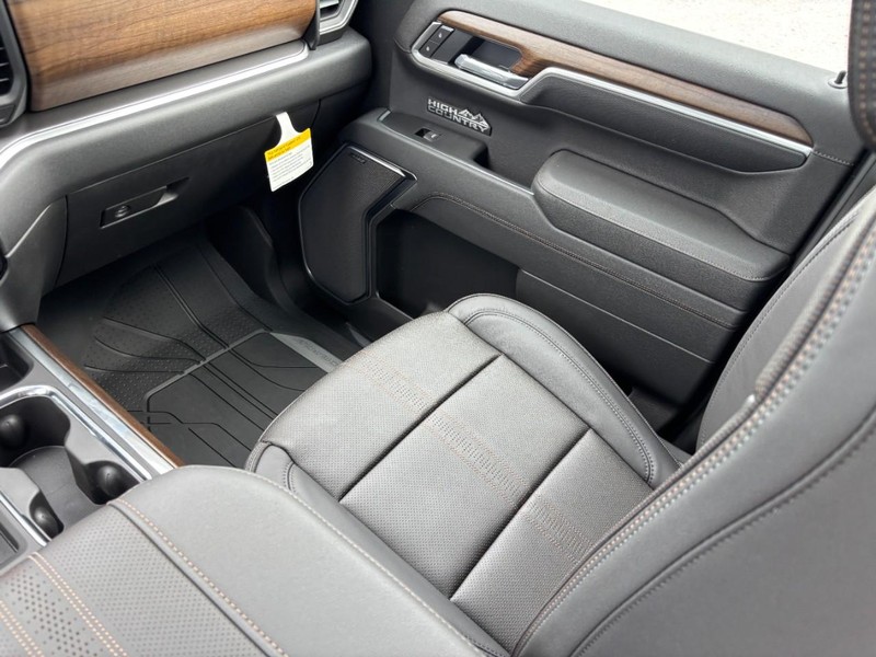 Chevrolet Silverado 1500 Vehicle Full-screen Gallery Image 9