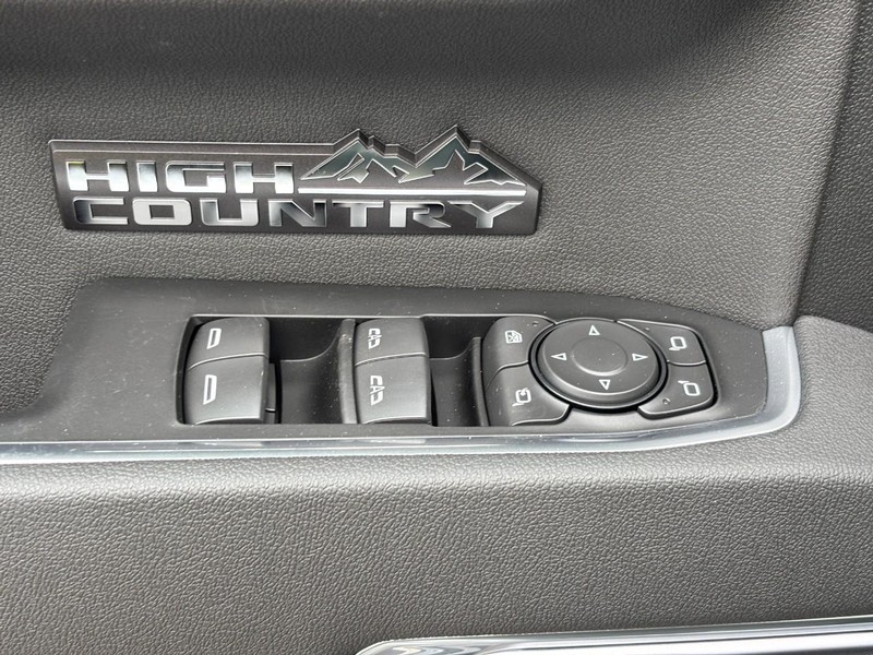Chevrolet Silverado 1500 Vehicle Full-screen Gallery Image 11