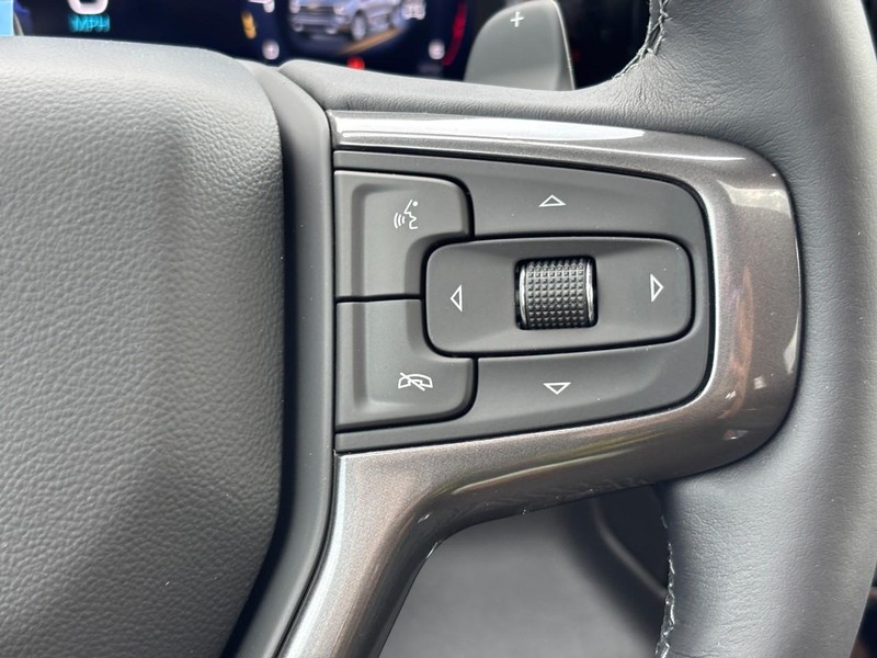 Chevrolet Silverado 1500 Vehicle Full-screen Gallery Image 14