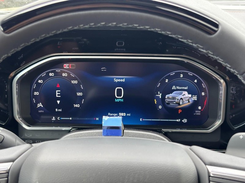 Chevrolet Silverado 1500 Vehicle Full-screen Gallery Image 15
