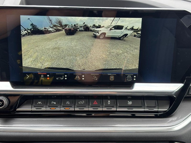 Chevrolet Silverado 1500 Vehicle Full-screen Gallery Image 18