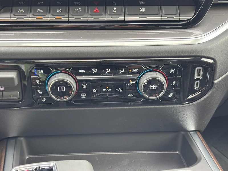 Chevrolet Silverado 1500 Vehicle Full-screen Gallery Image 19