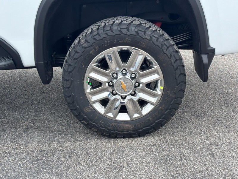 Chevrolet Silverado 2500HD Vehicle Full-screen Gallery Image 4