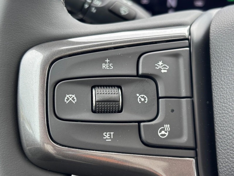 Chevrolet Silverado 2500HD Vehicle Full-screen Gallery Image 12