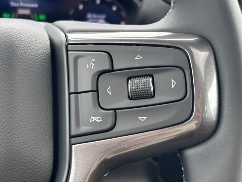 Chevrolet Silverado 2500HD Vehicle Full-screen Gallery Image 13