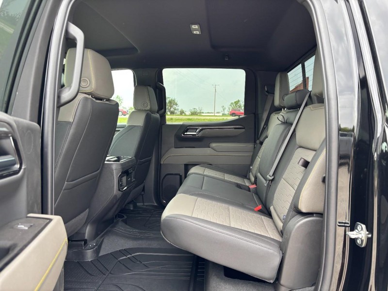 Chevrolet Silverado 1500 Vehicle Full-screen Gallery Image 5