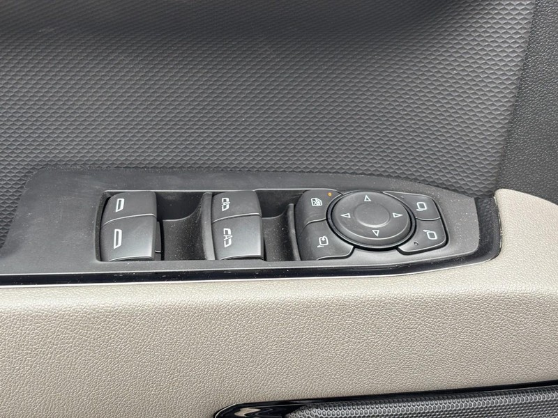 Chevrolet Silverado 1500 Vehicle Full-screen Gallery Image 11