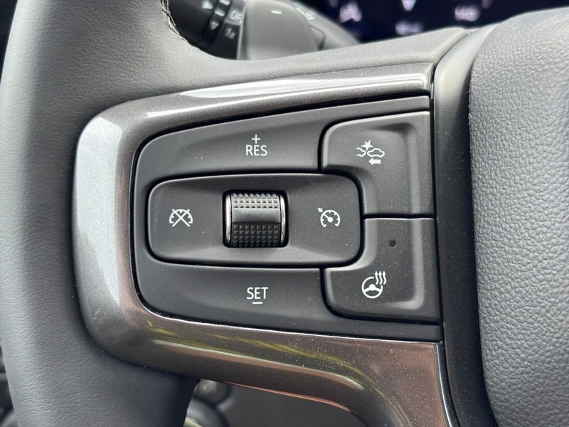 Chevrolet Silverado 1500 Vehicle Full-screen Gallery Image 13