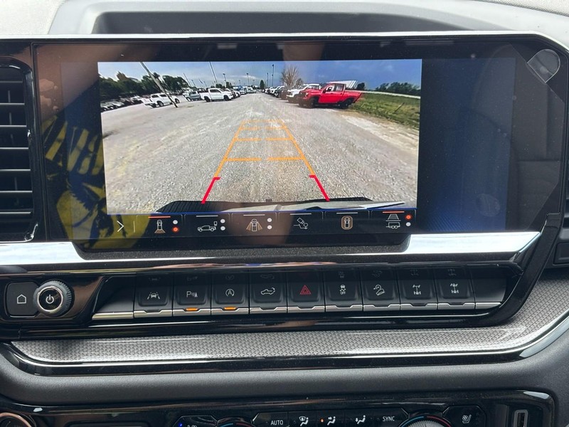 Chevrolet Silverado 1500 Vehicle Full-screen Gallery Image 17