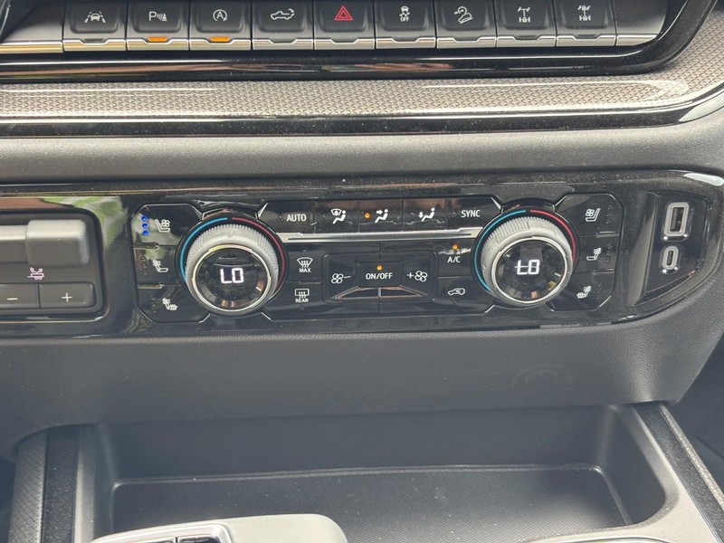 Chevrolet Silverado 1500 Vehicle Full-screen Gallery Image 18