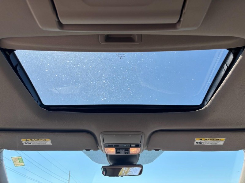 Honda Odyssey Vehicle Full-screen Gallery Image 16