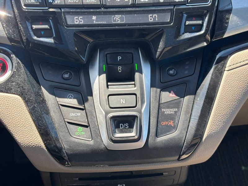 Honda Odyssey Vehicle Full-screen Gallery Image 25
