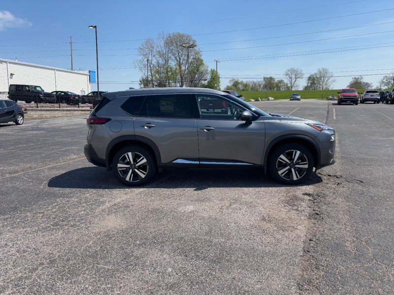 Nissan Rogue Vehicle Full-screen Gallery Image 6