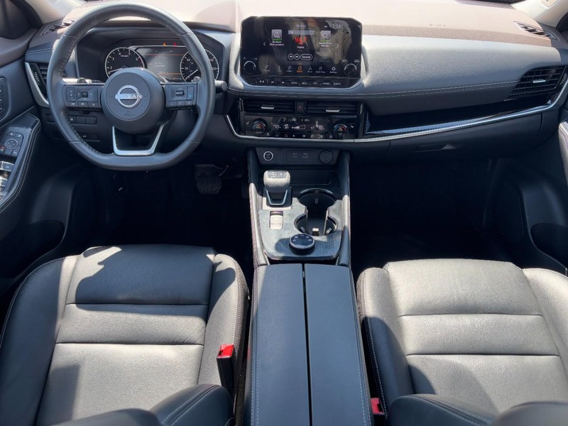Nissan Rogue Vehicle Full-screen Gallery Image 11