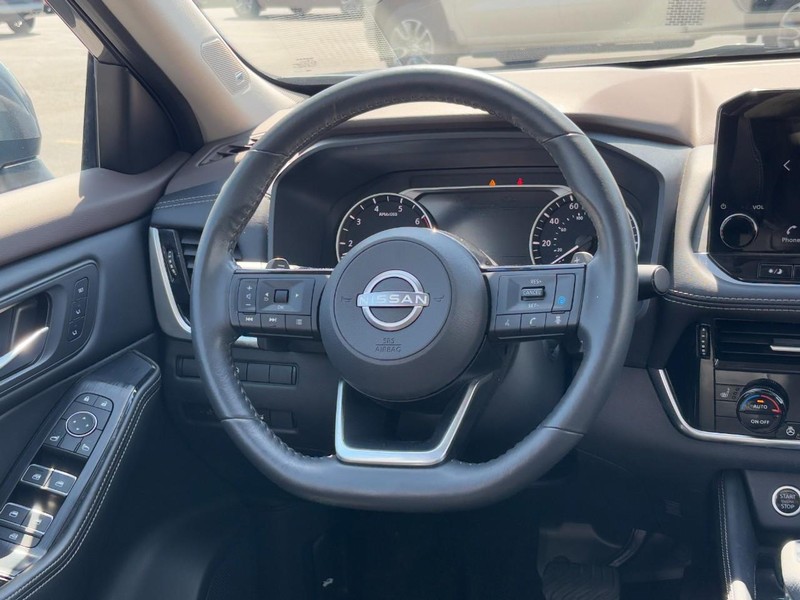 Nissan Rogue Vehicle Full-screen Gallery Image 12