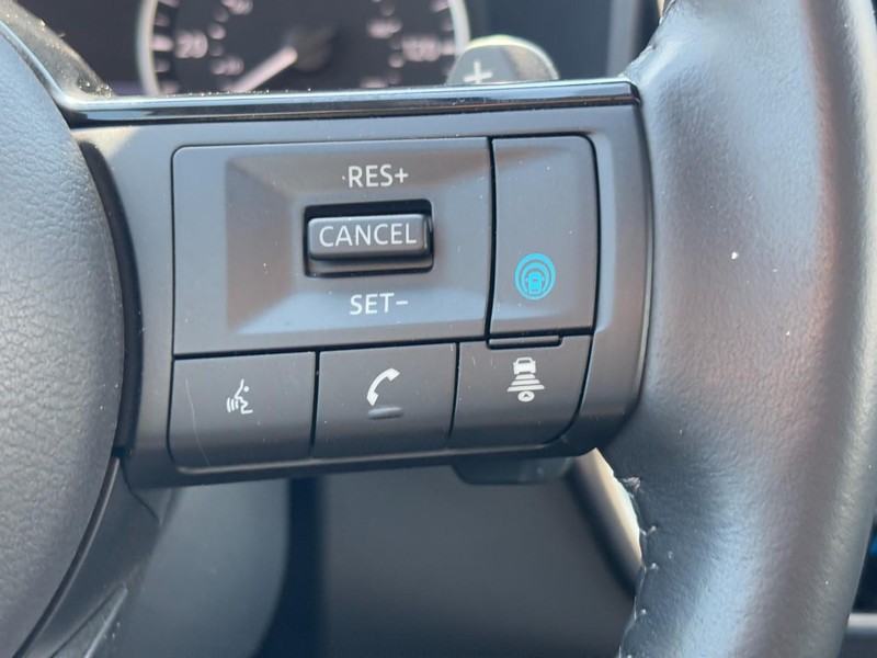 Nissan Rogue Vehicle Full-screen Gallery Image 18