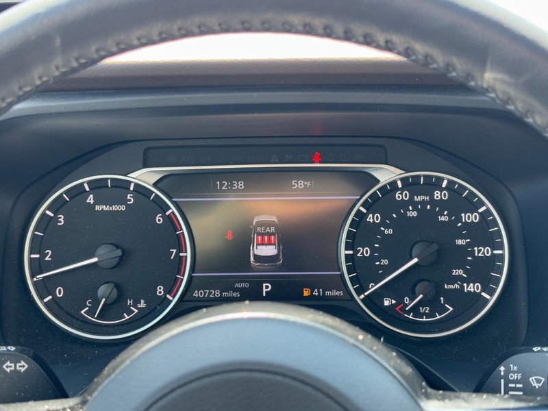 Nissan Rogue Vehicle Full-screen Gallery Image 19