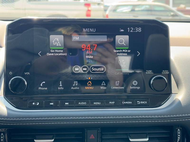 Nissan Rogue Vehicle Full-screen Gallery Image 20