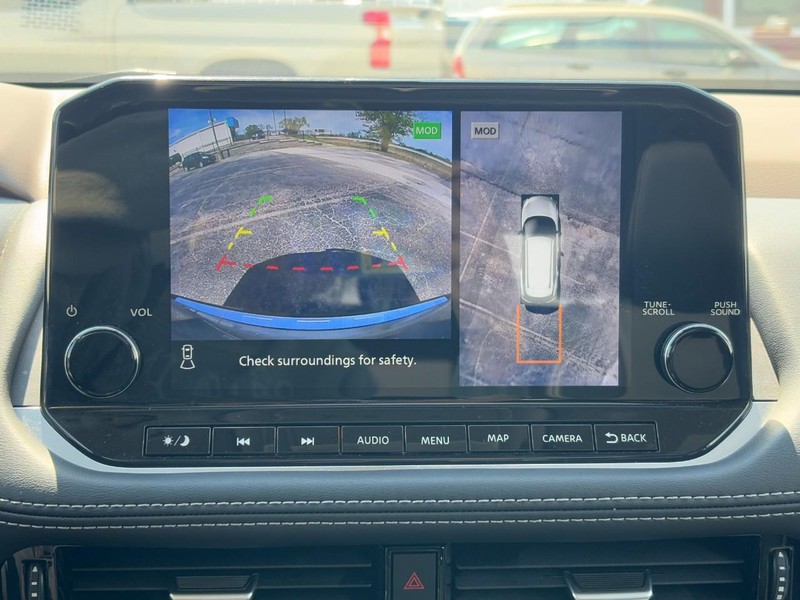 Nissan Rogue Vehicle Full-screen Gallery Image 22