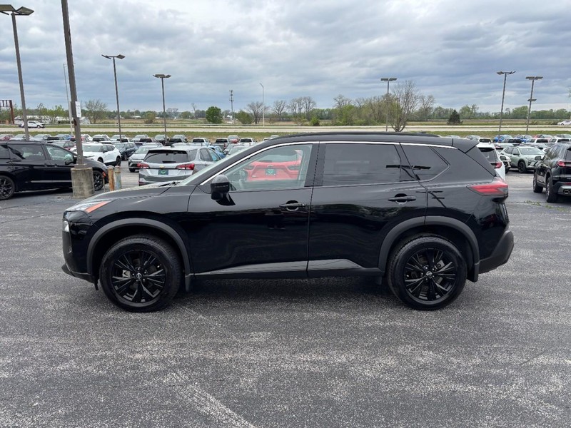 Nissan Rogue Vehicle Full-screen Gallery Image 2